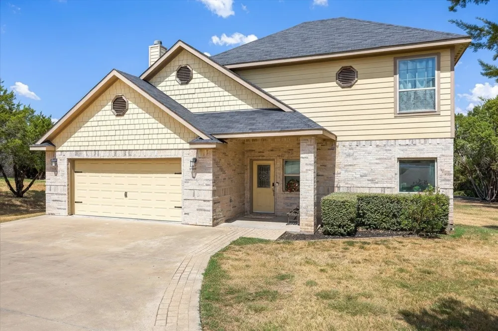 1004 W Apache Trail Granbury, TX 76048