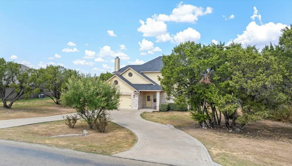 1004 W Apache Trail Granbury, TX 76048