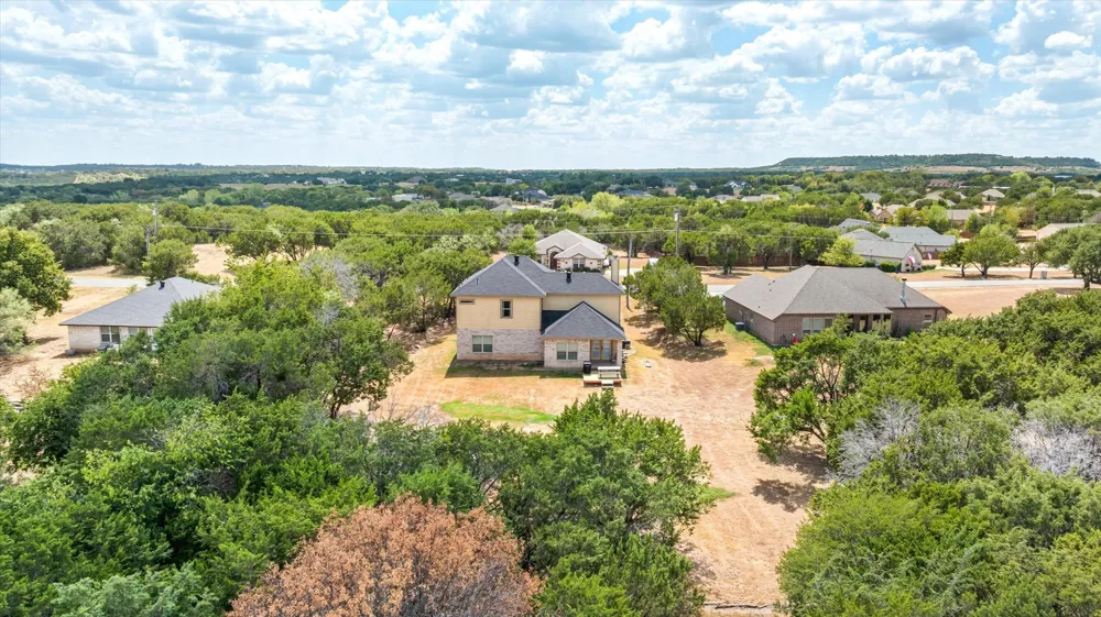 1004 W Apache Trail Granbury, TX 76048