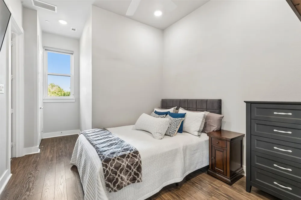 5914 Lindell Avenue #400 Dallas, TX 75206