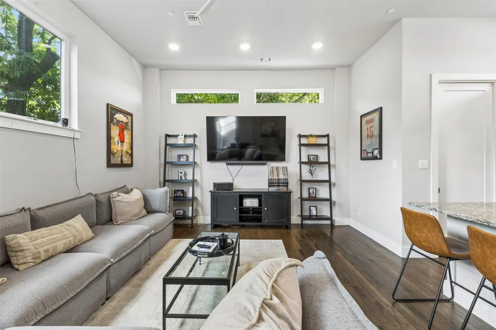 5914 Lindell Avenue #400 Dallas, TX 75206