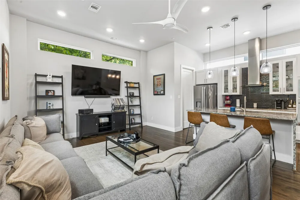 5914 Lindell Avenue #400 Dallas, TX 75206