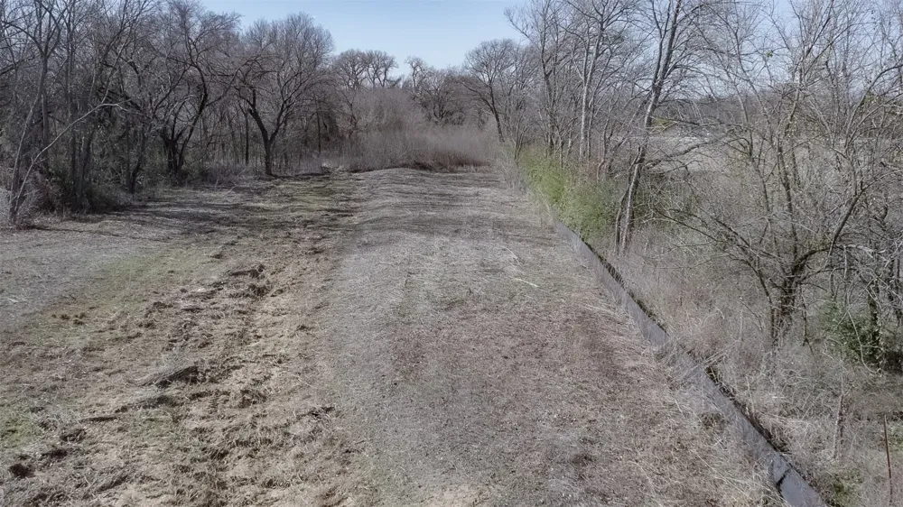 1665 Private Access 60200 Burleson, TX 76028
