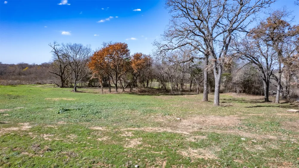 1665 Private Access 60200 Burleson, TX 76028
