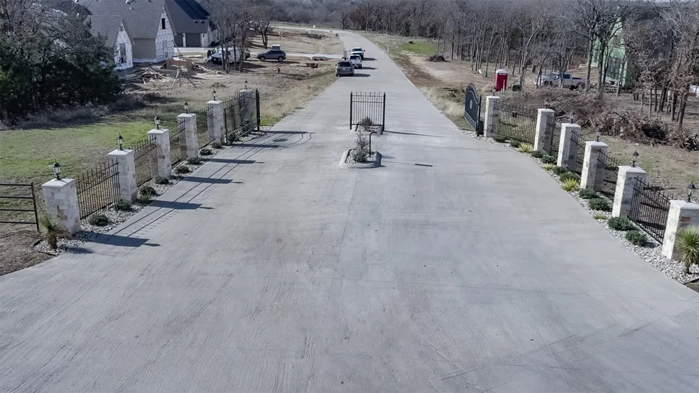 1665 Private Access 60200 Burleson, TX 76028