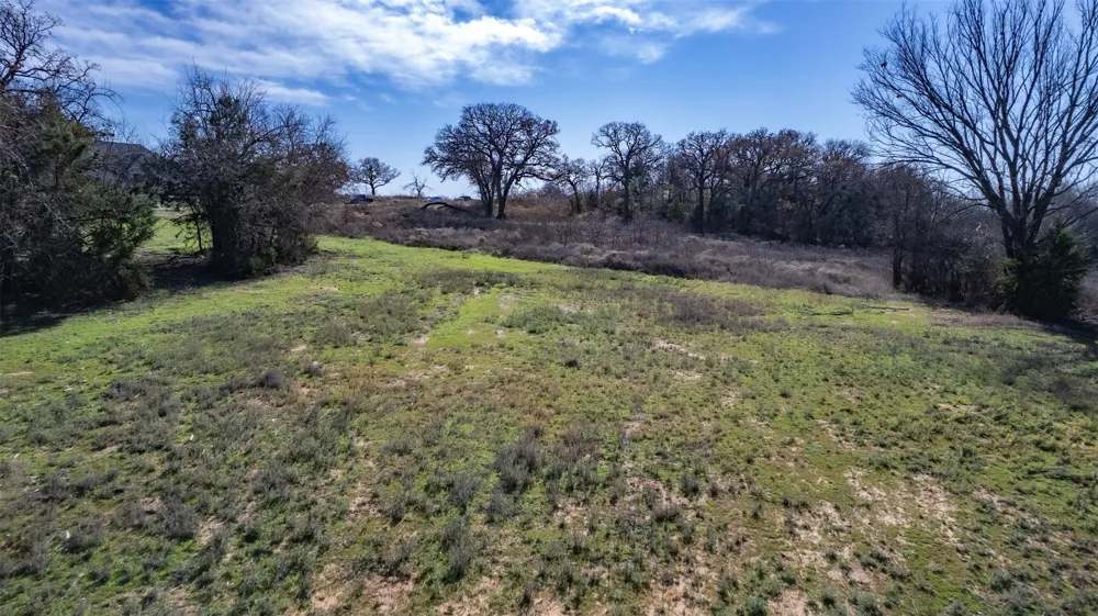 1665 Private Access 60200 Burleson, TX 76028
