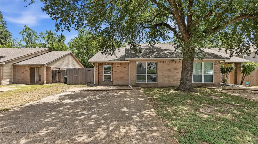 610 Cross Timbers Drive College Station, TX 77840