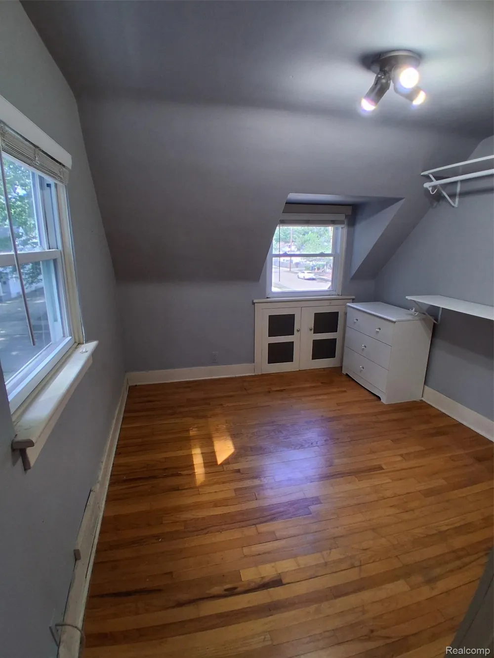 1103 Hoffman Avenue Royal Oak City, MI 48067