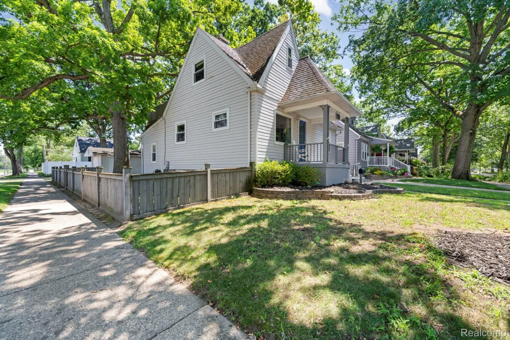 1103 Hoffman Avenue Royal Oak City, MI 48067