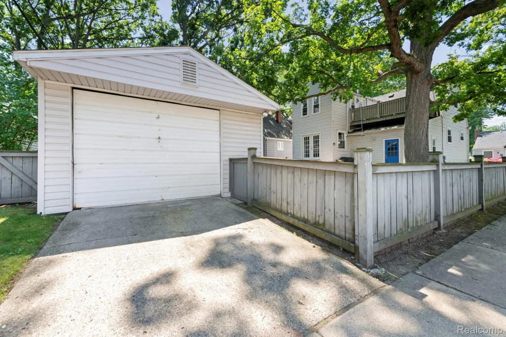 1103 Hoffman Avenue Royal Oak City, MI 48067