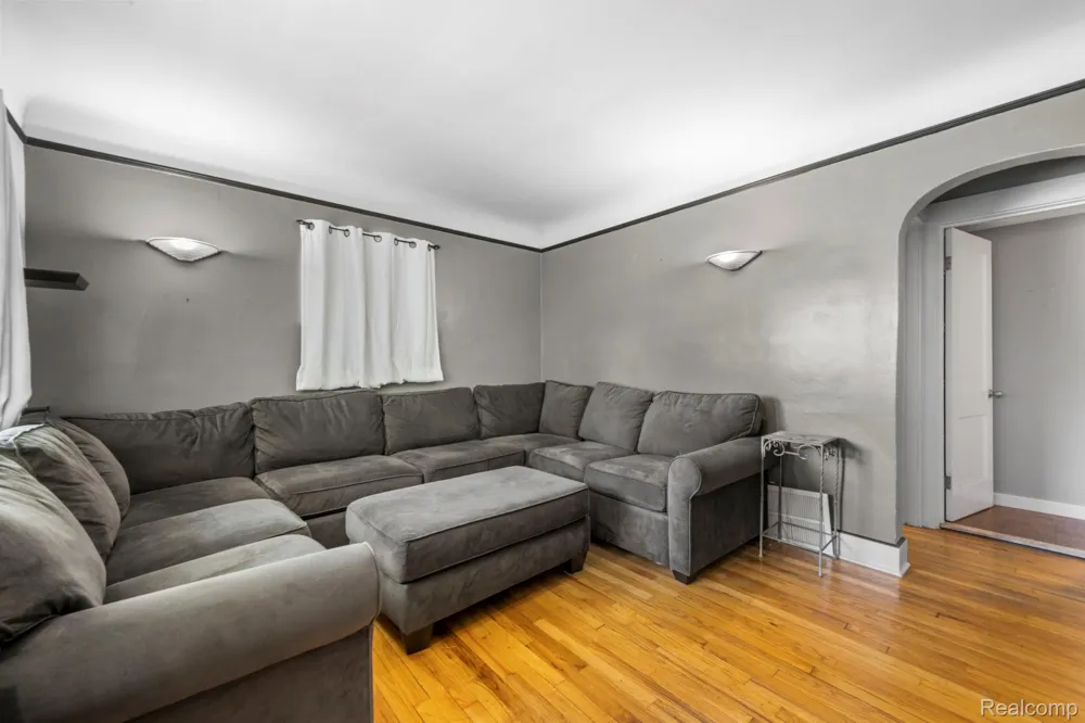 1103 Hoffman Avenue Royal Oak City, MI 48067