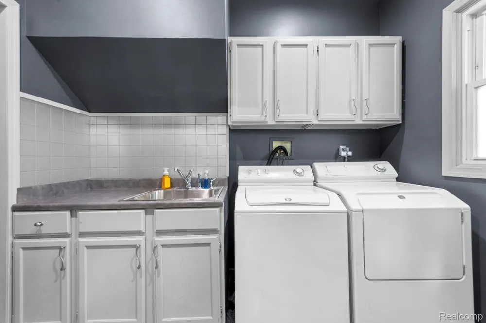 1103 Hoffman Avenue Royal Oak City, MI 48067