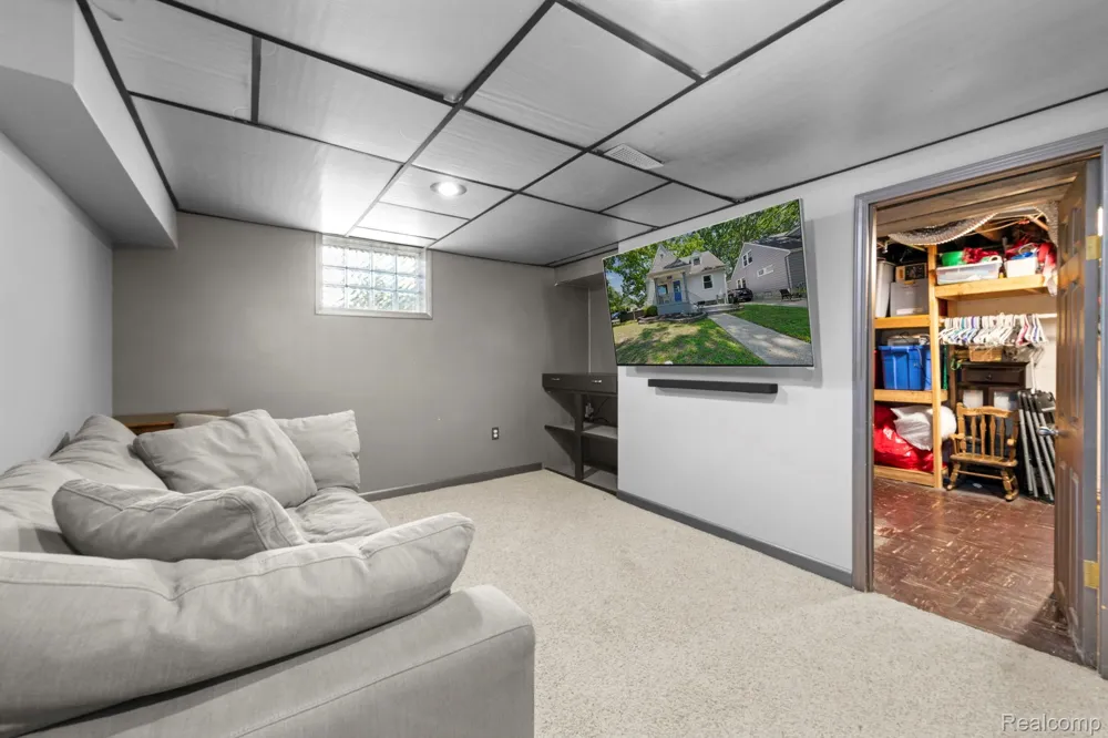 1103 Hoffman Avenue Royal Oak City, MI 48067