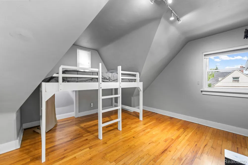 1103 Hoffman Avenue Royal Oak City, MI 48067