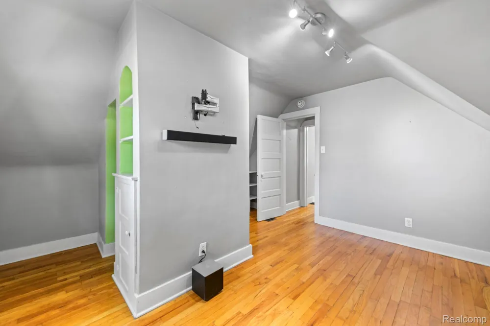 1103 Hoffman Avenue Royal Oak City, MI 48067