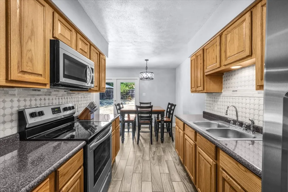 350 Ridgecrest Saginaw, TX 76179