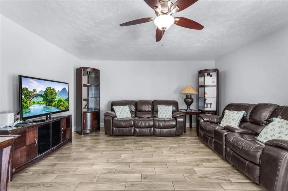 350 Ridgecrest Saginaw, TX 76179