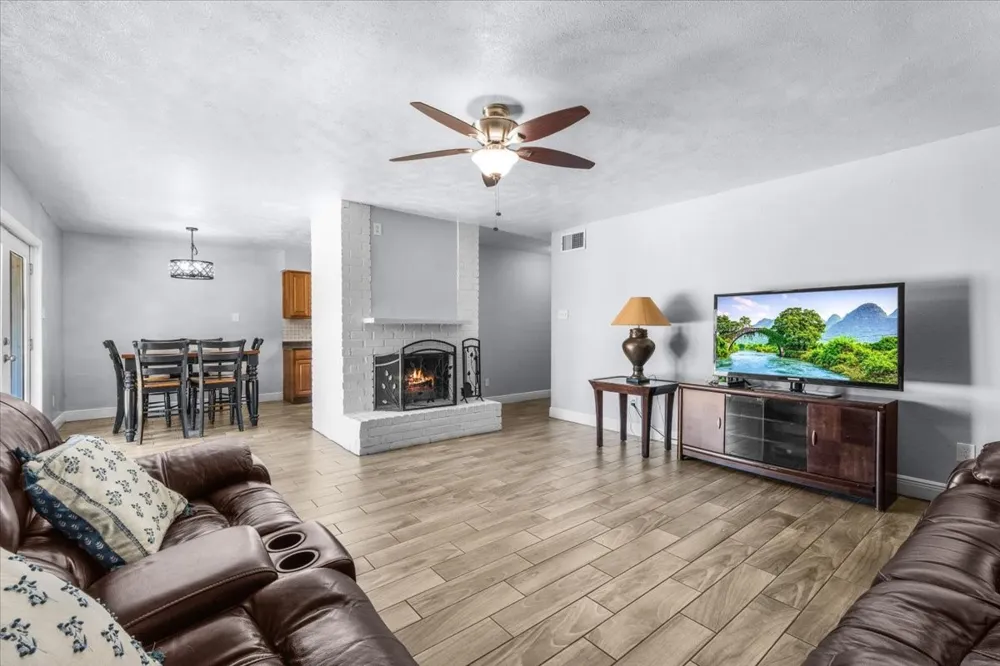 350 Ridgecrest Saginaw, TX 76179