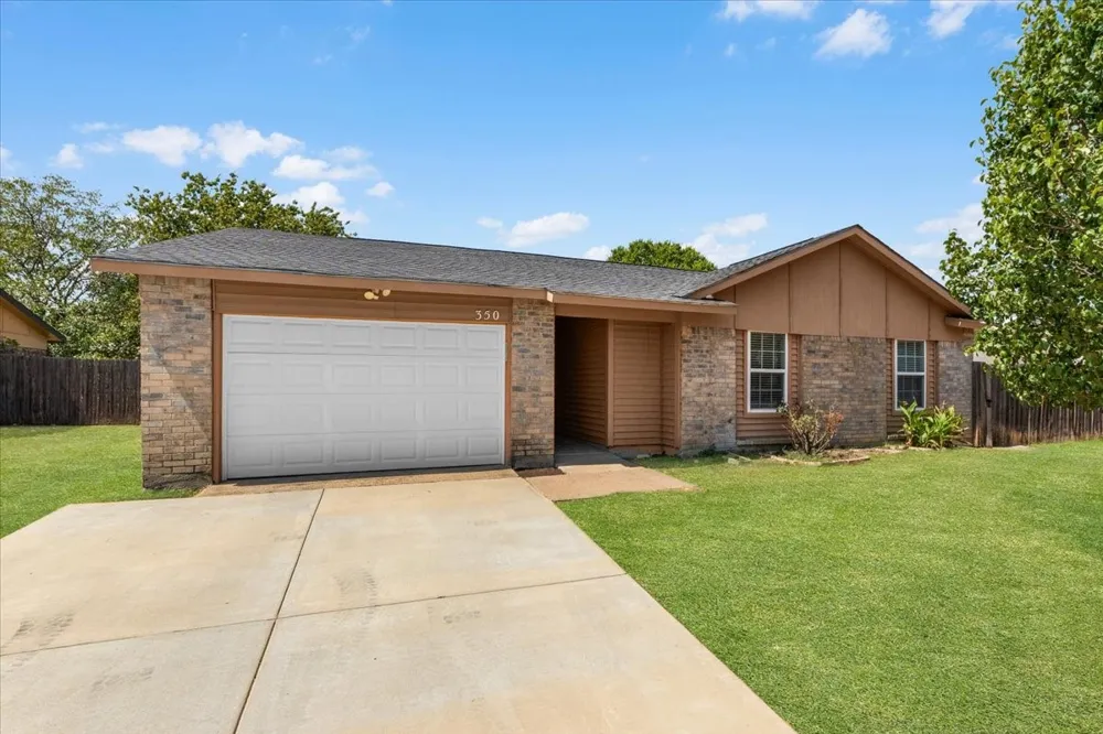 350 Ridgecrest Saginaw, TX 76179