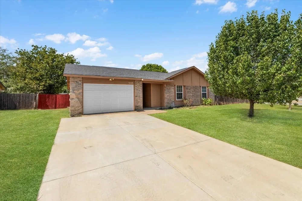 350 Ridgecrest Saginaw, TX 76179
