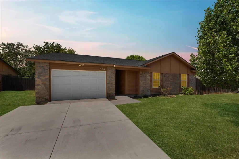 350 Ridgecrest Saginaw, TX 76179