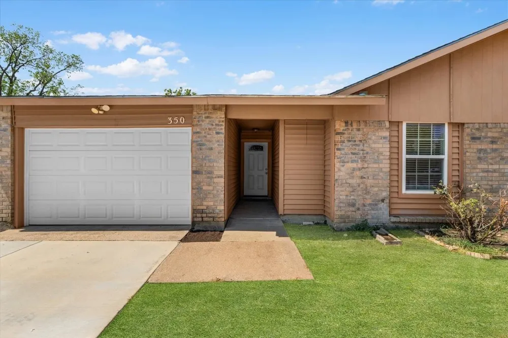 350 Ridgecrest Saginaw, TX 76179