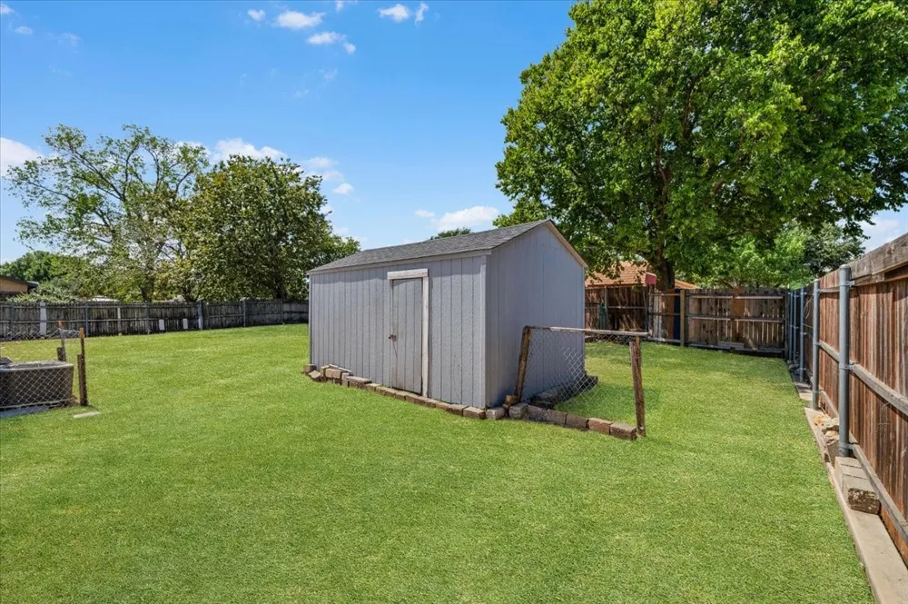 350 Ridgecrest Saginaw, TX 76179