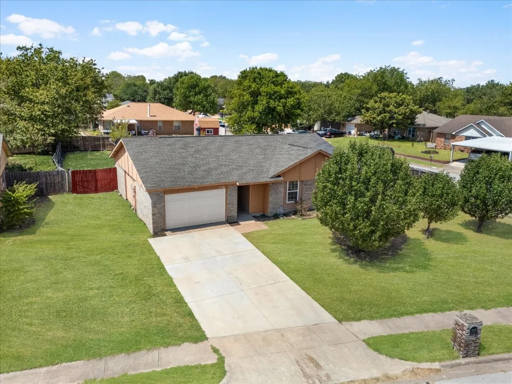 350 Ridgecrest Saginaw, TX 76179