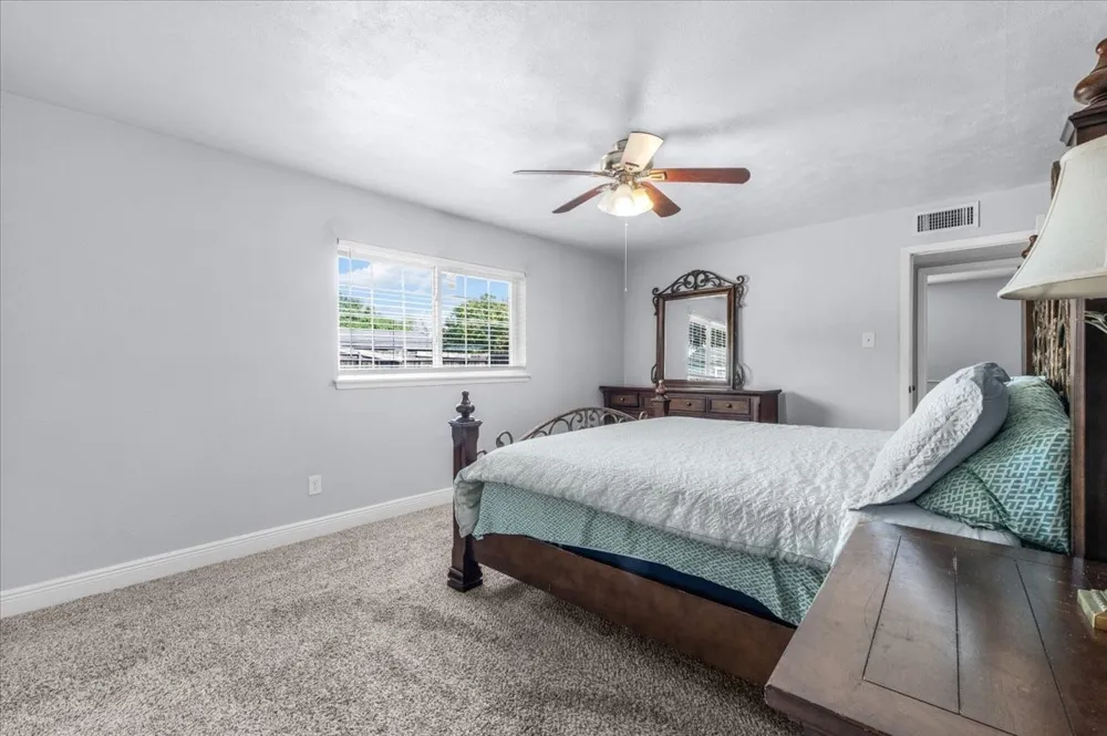 350 Ridgecrest Saginaw, TX 76179