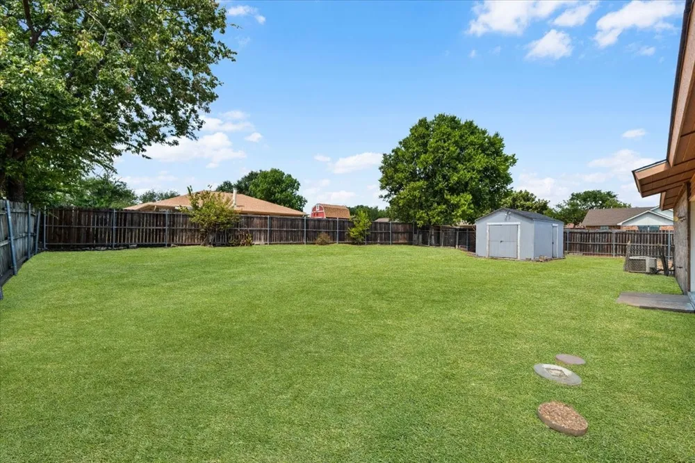 350 Ridgecrest Saginaw, TX 76179