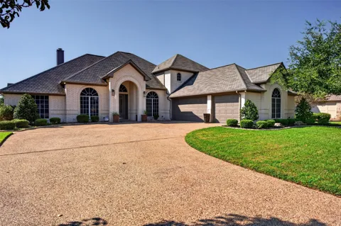2612 Waters Edge Drive