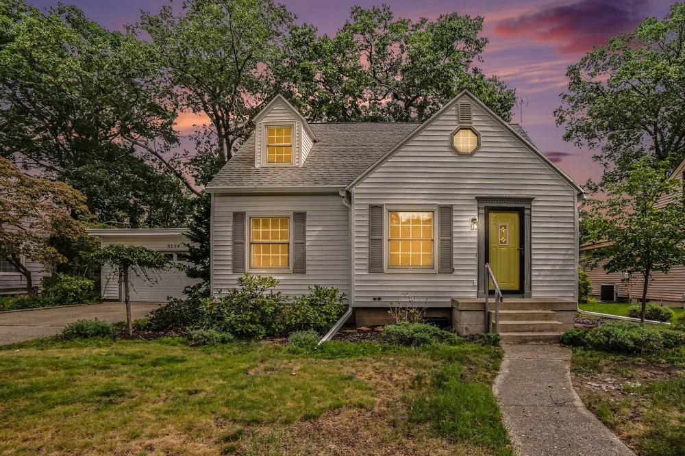 3554 Mccracken Street Norton Shores, MI 49441