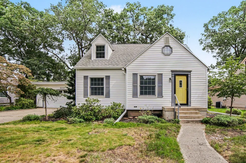 3554 Mccracken Street Norton Shores, MI 49441