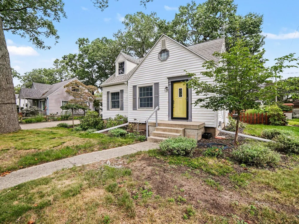 3554 Mccracken Street Norton Shores, MI 49441