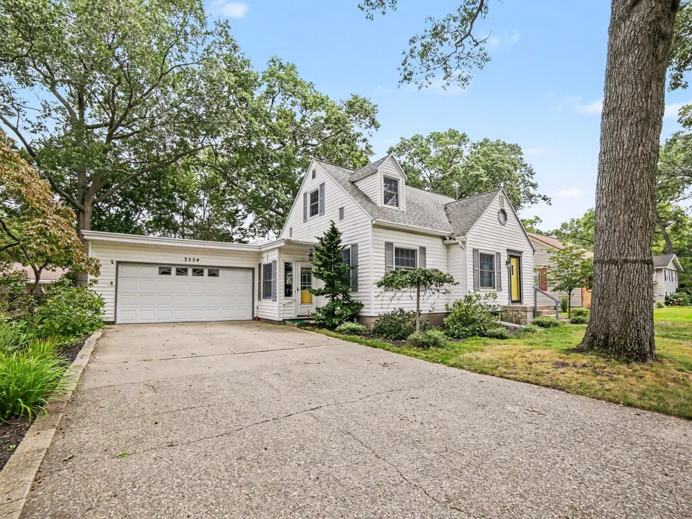 3554 Mccracken Street Norton Shores, MI 49441