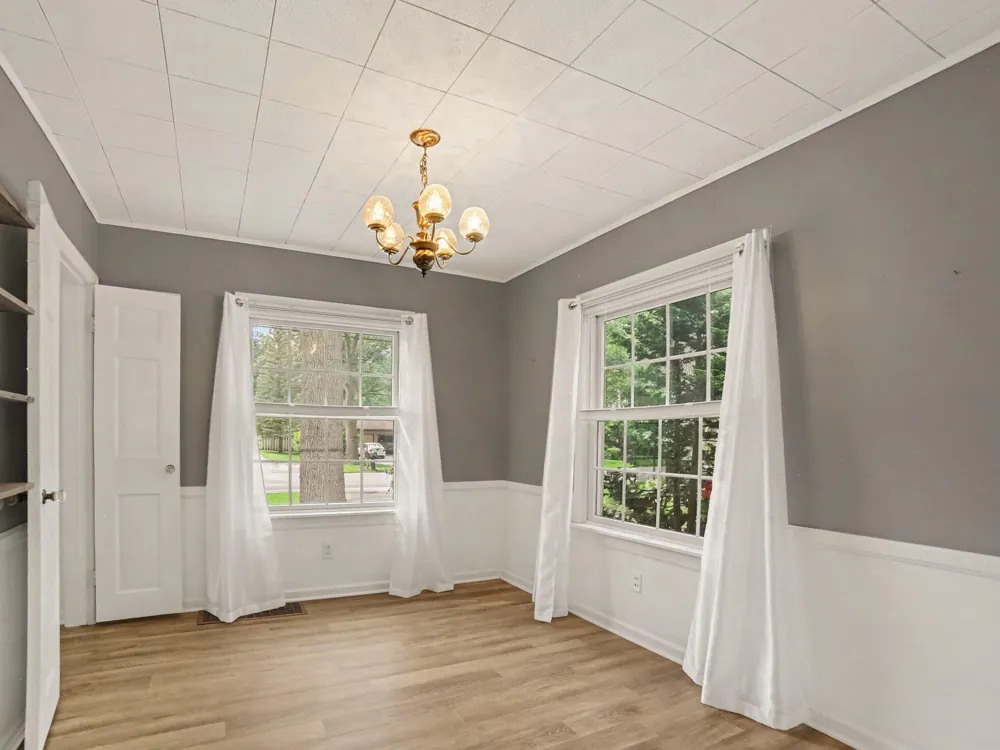 3554 Mccracken Street Norton Shores, MI 49441