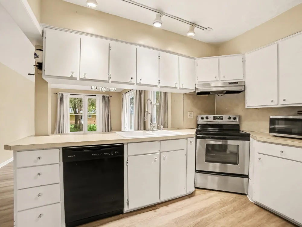 3554 Mccracken Street Norton Shores, MI 49441
