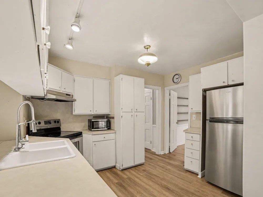 3554 Mccracken Street Norton Shores, MI 49441
