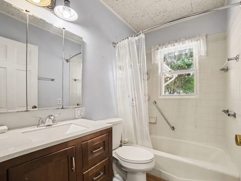 3554 Mccracken Street Norton Shores, MI 49441