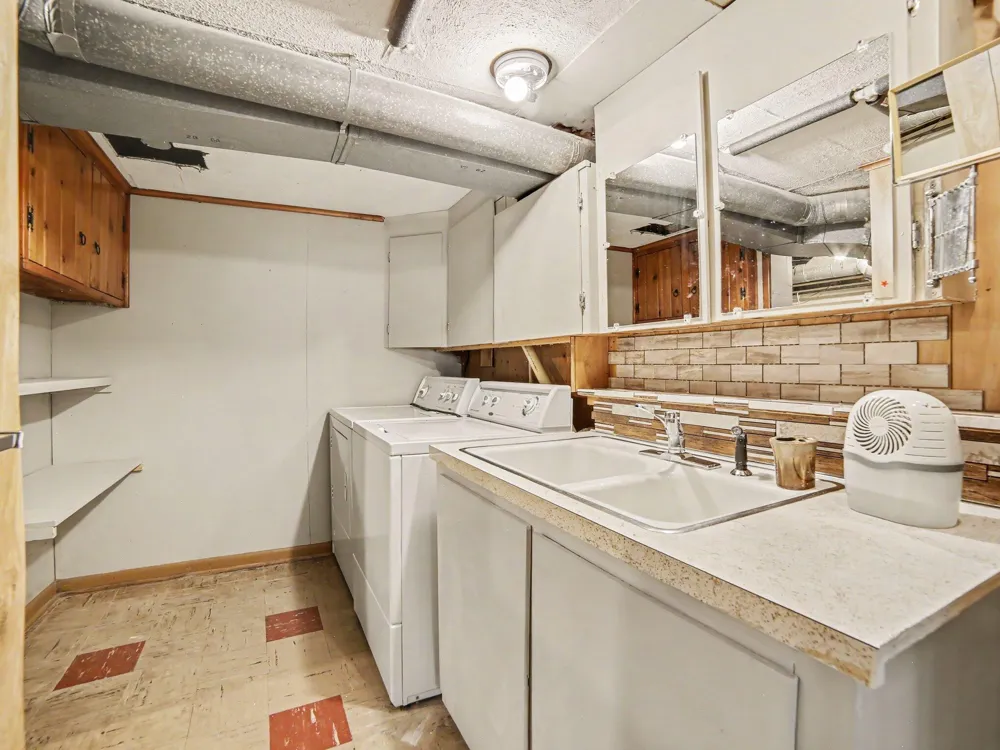 3554 Mccracken Street Norton Shores, MI 49441