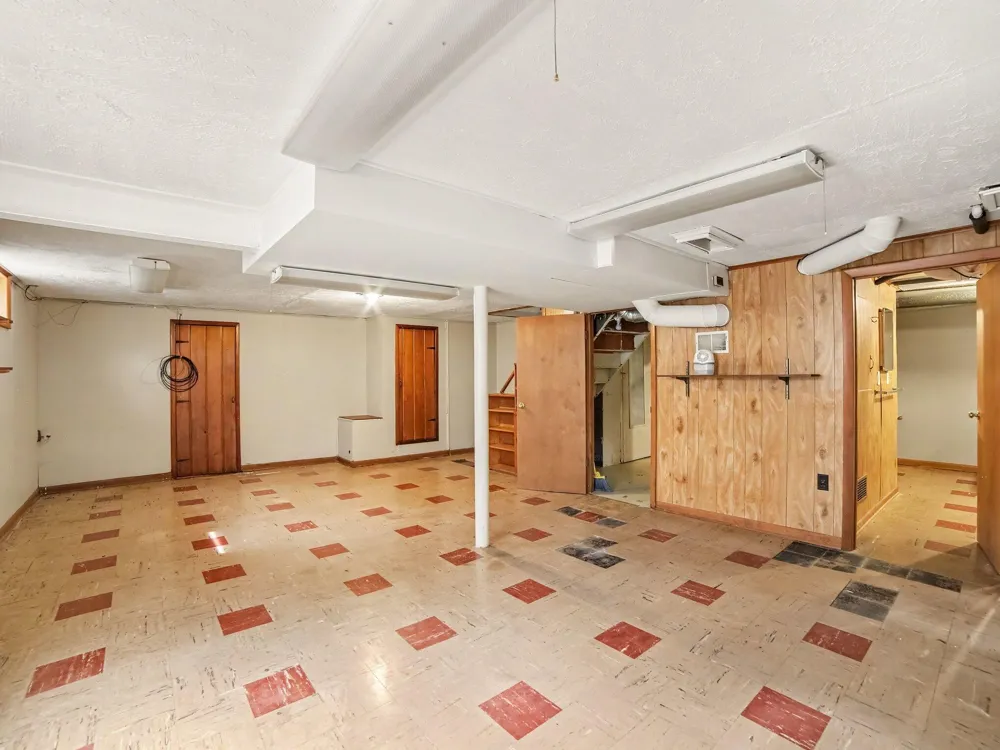 3554 Mccracken Street Norton Shores, MI 49441