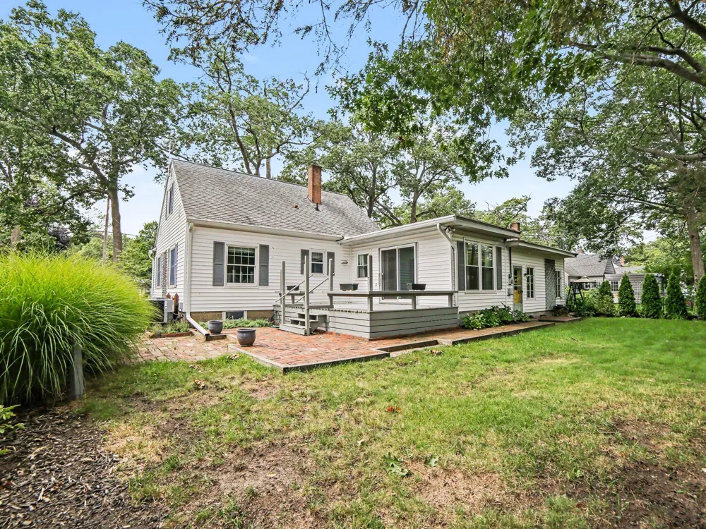 3554 Mccracken Street Norton Shores, MI 49441