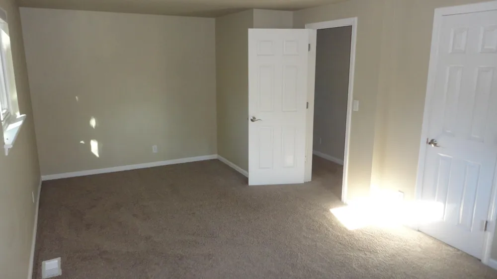 674 Canterbury Drive Saline, MI 48176