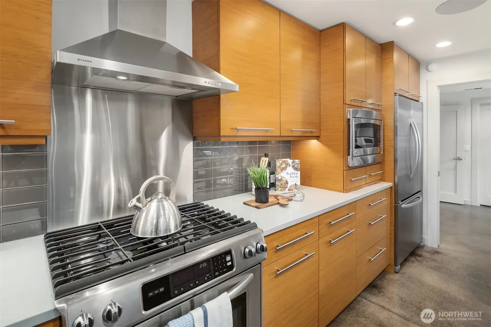 3001 Hunts Point Road Bellevue, WA 98004