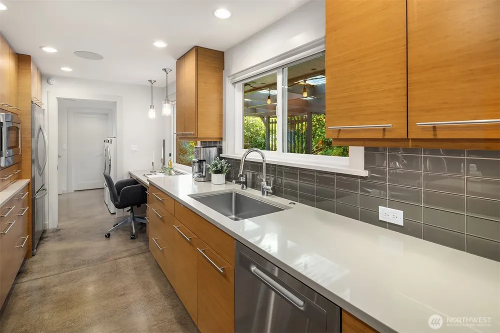 3001 Hunts Point Road Bellevue, WA 98004