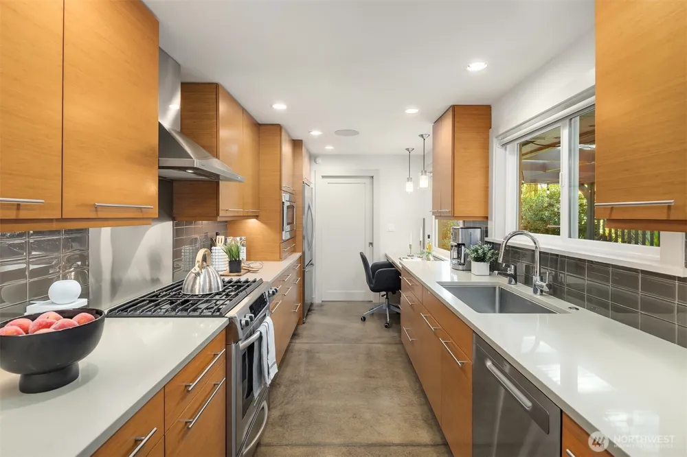 3001 Hunts Point Road Bellevue, WA 98004
