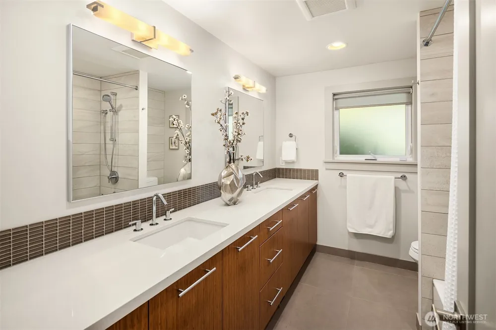 3001 Hunts Point Road Bellevue, WA 98004