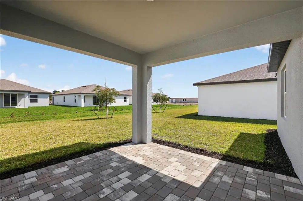 329 Lakeside Hideaway Lane Lehigh Acres, FL 33936