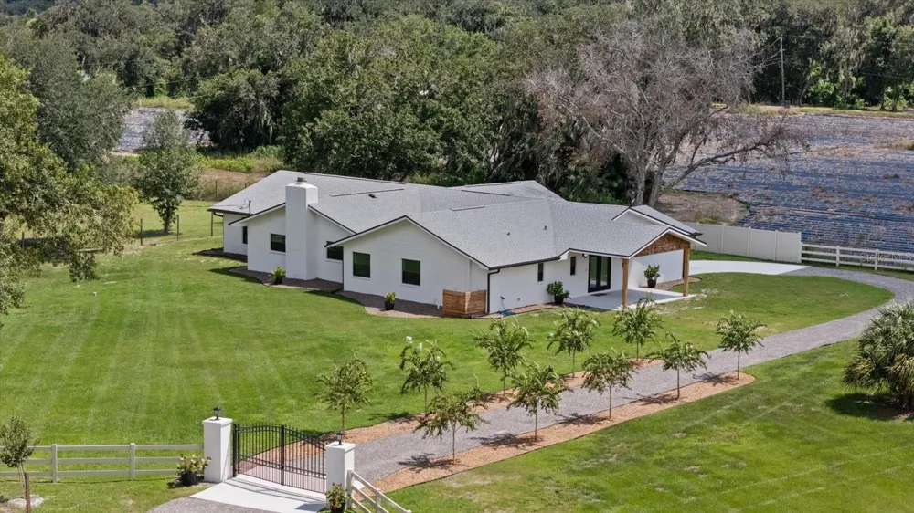 2515 RAGINS LANE Plant City, FL 33567