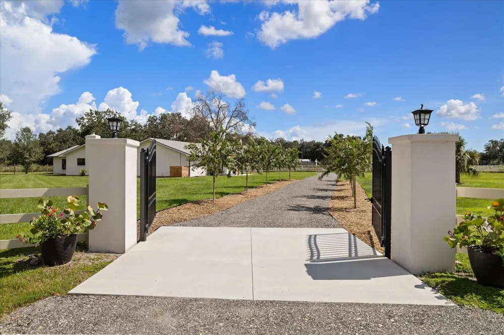 2515 RAGINS LANE Plant City, FL 33567